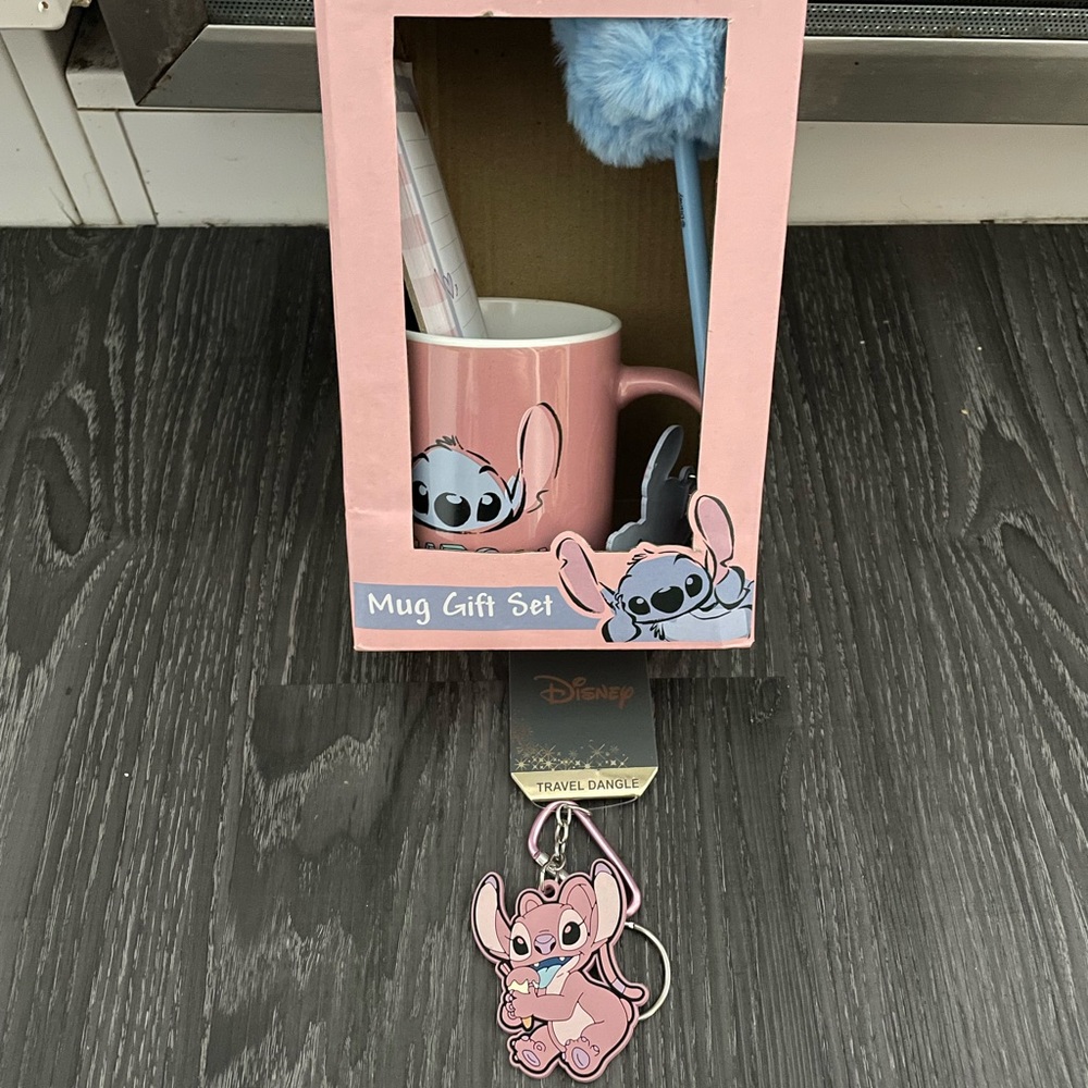 NWT lilo and stitch gift set and travel dangle